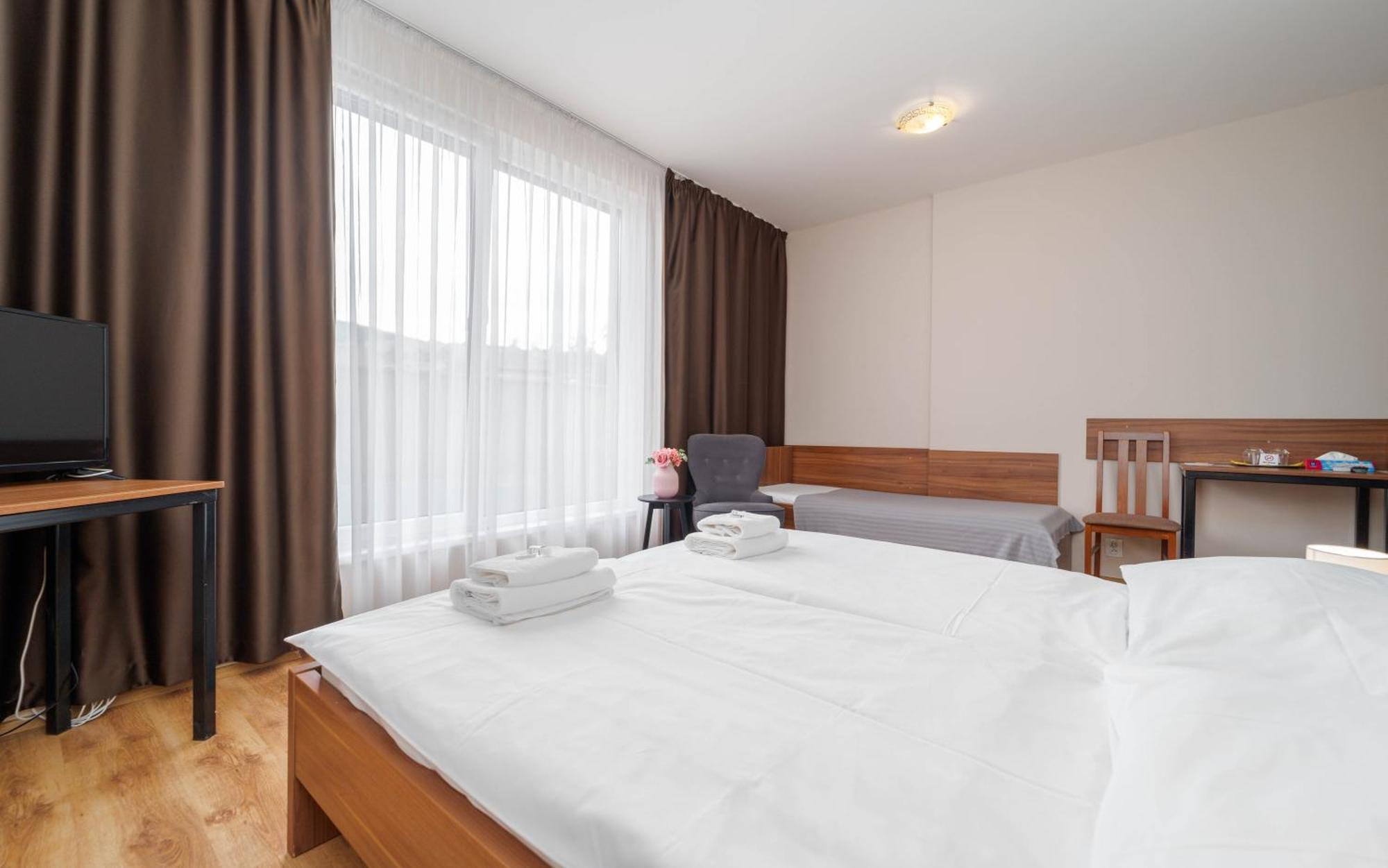 Hotel Aréna Brumov Extérieur photo
