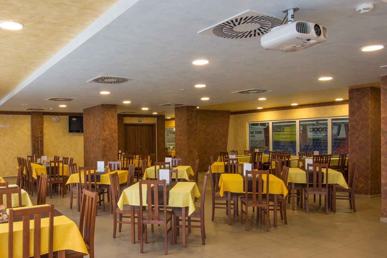 Hotel Aréna Brumov Extérieur photo